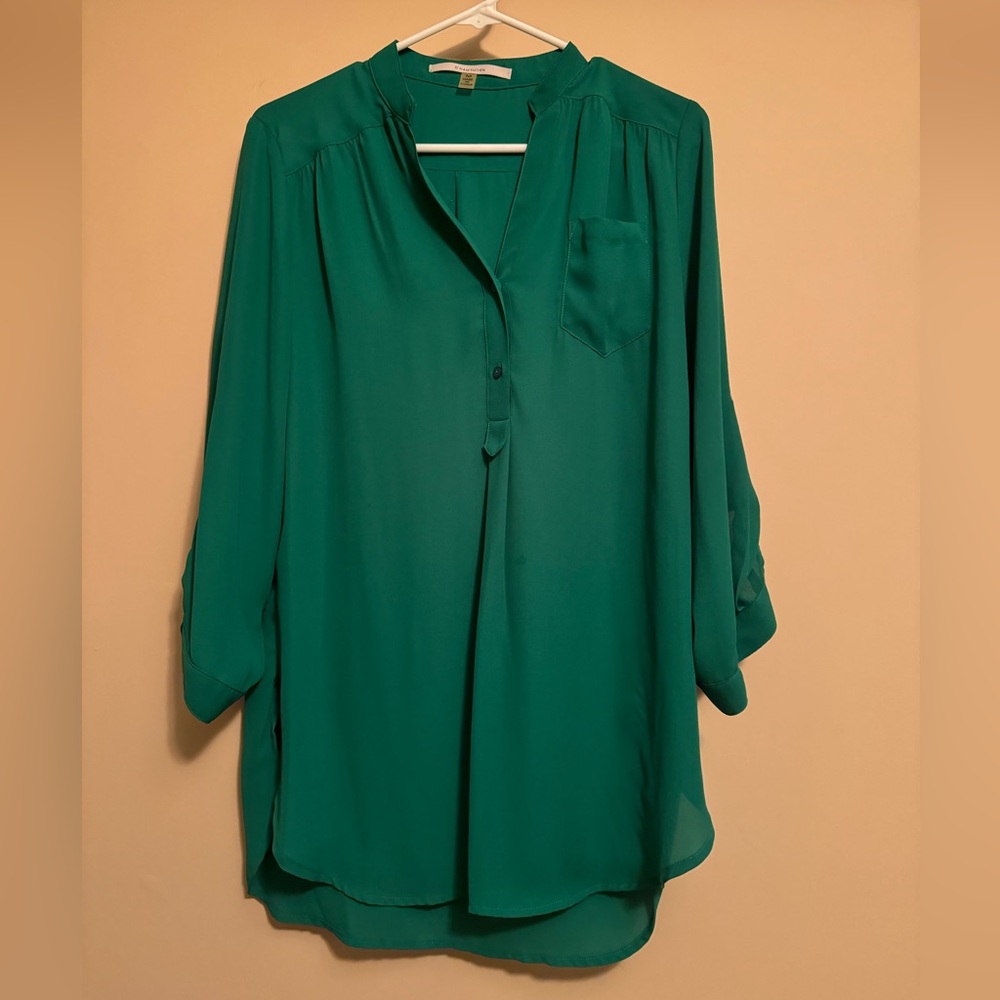 41 Hawthorn from Stitch Fix. Kelly green oversized blouse w roll up sleeves.